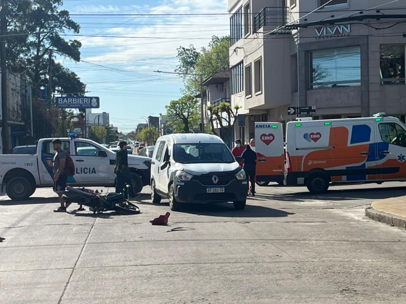 Una joven herida tras impactar con un utilitario